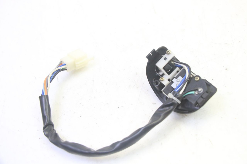 photo de CONMUTADOR IZQUIERDA EFUN PUSA 1 - Primer plano técnico