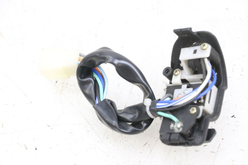 photo de CONMUTADOR IZQUIERDA EFUN PUSA 1 - Primer plano técnico