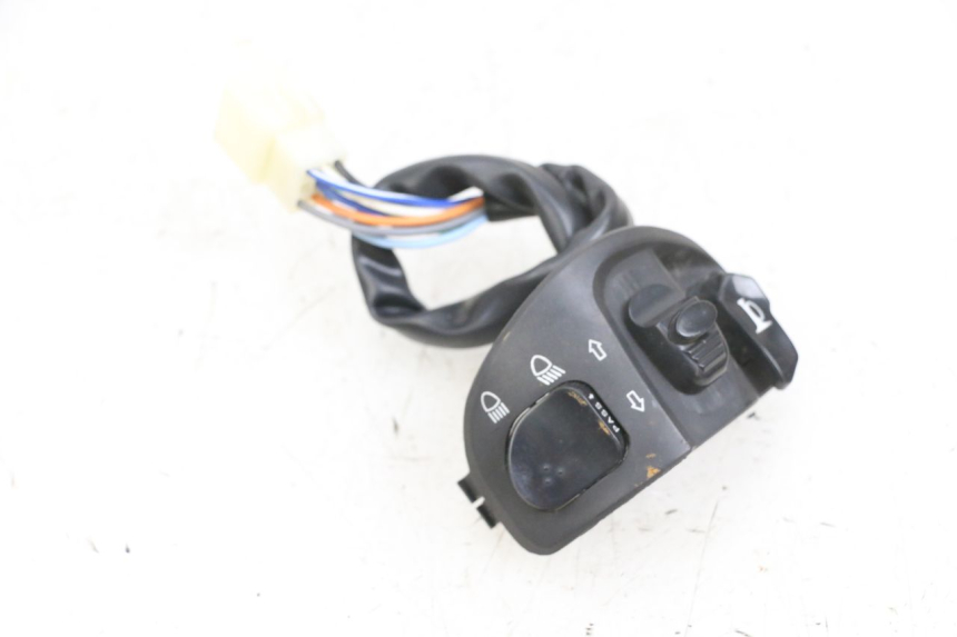 photo de CONMUTADOR IZQUIERDA EFUN PUSA 1 - Detalles de los puntos de fijación