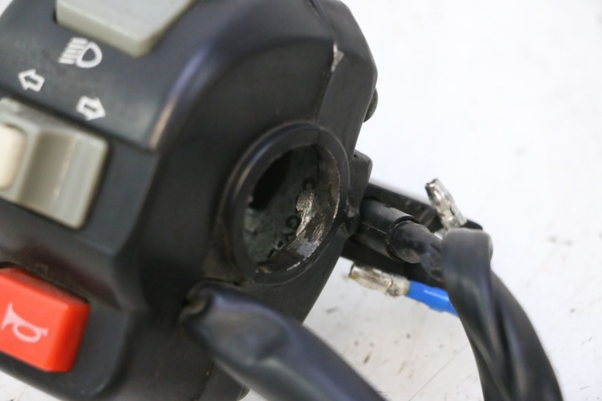 photo de CONMUTADOR IZQUIERDA VASTRO R-ONE 4T 50 (2014 - 2022) - Primer plano técnico