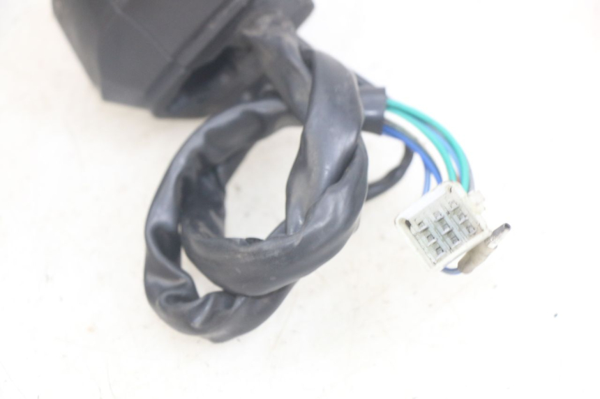 photo de INTERRUPTOR DE LUCES IZQUIERDO YAMASAKI ROADSTER 50 (2013 - 2018) - Zoom estado de uso