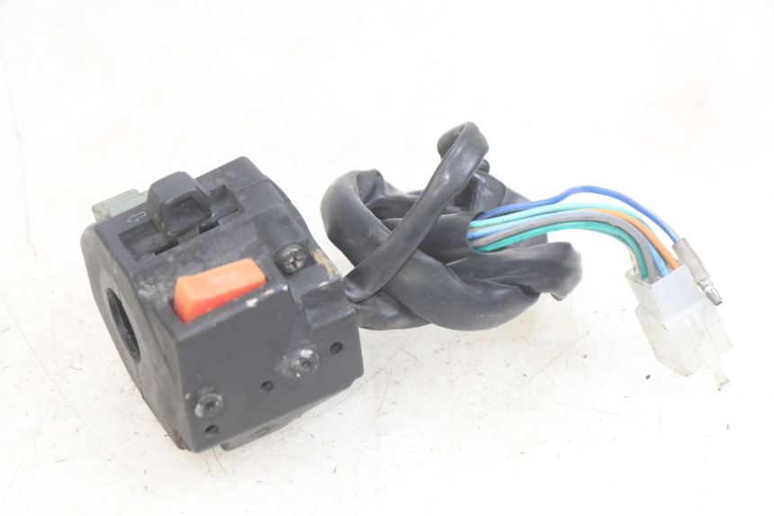 photo de INTERRUPTOR DE LUCES IZQUIERDO YAMASAKI ROADSTER 50 (2013 - 2018) - Otra perspectiva