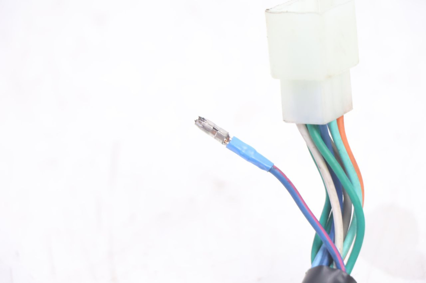 photo de INTERRUPTOR DE LUCES IZQUIERDO YAMASAKI ROADSTER 50 (2013 - 2018) - Estado de la superficie y material