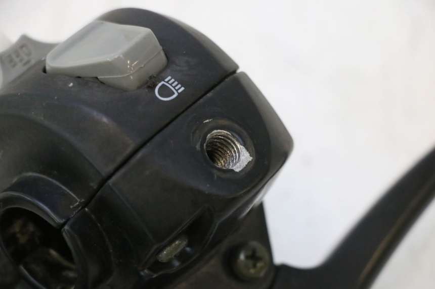 photo de CONMUTADOR IZQUIERDA TNT MOTOR ROMA 10' 2T 50 (2011 - 2018) - Detalles de los puntos de fijación