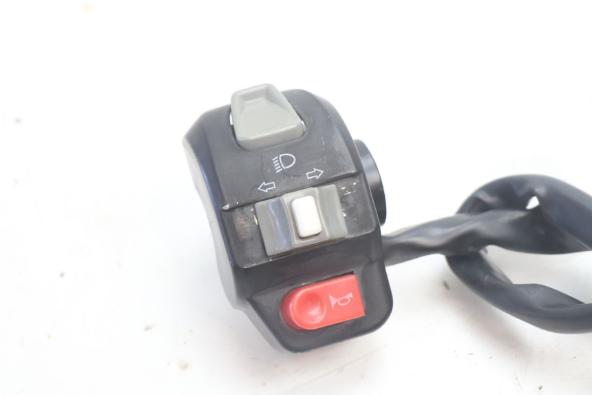photo de CONMUTADOR IZQUIERDA TNT MOTOR ROMA 10' 2T 50 (2011 - 2018) - Detalle de la pieza