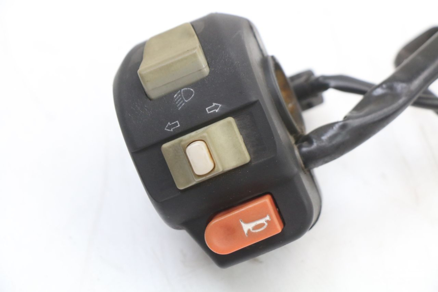 photo de INTERRUPTOR DE LUCES IZQUIERDO TNT MOTOR ROMA 10' 4T 50 (2007 - 2018) - Detalle de la pieza