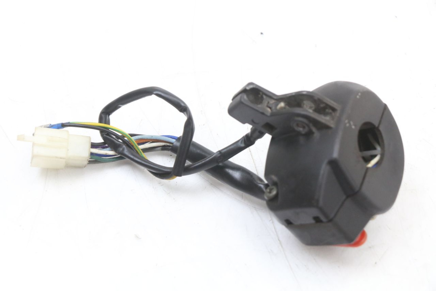 photo de INTERRUPTOR DE LUCES IZQUIERDO TNT MOTOR ROMA 10' 4T 50 (2007 - 2018) - Primer plano técnico