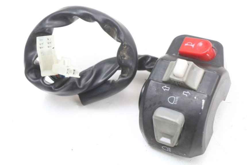 photo de INTERRUPTOR DE LUCES IZQUIERDO TNT MOTOR ROMA 10' 4T 50 (2019 - 2022) - Zoom estado de uso