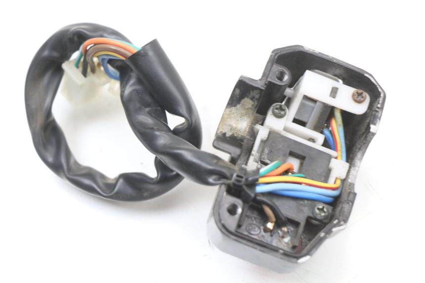 photo de INTERRUPTOR DE LUCES IZQUIERDO TNT MOTOR ROMA 10' 4T 50 (2019 - 2022) - Otra perspectiva