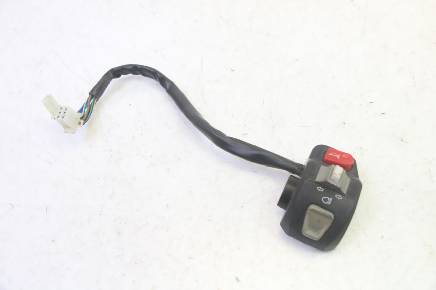 photo de INTERRUPTOR DE LUCES IZQUIERDO TNT MOTOR ROMA 10' 4T 50 (2019 - 2022) - Otra perspectiva