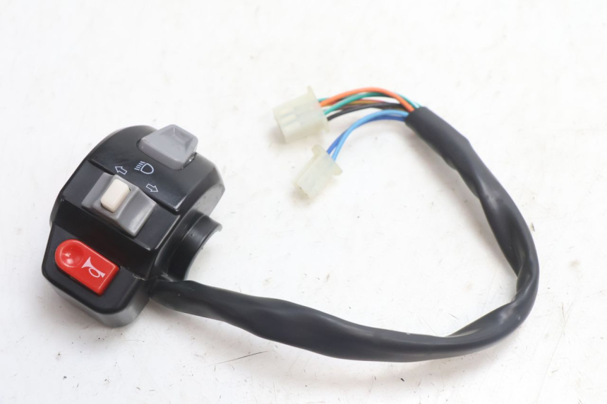 photo de INTERRUPTOR DE LUCES IZQUIERDO TNT MOTOR ROMA 10' 4T 50 (2007 - 2018) - Vista principal