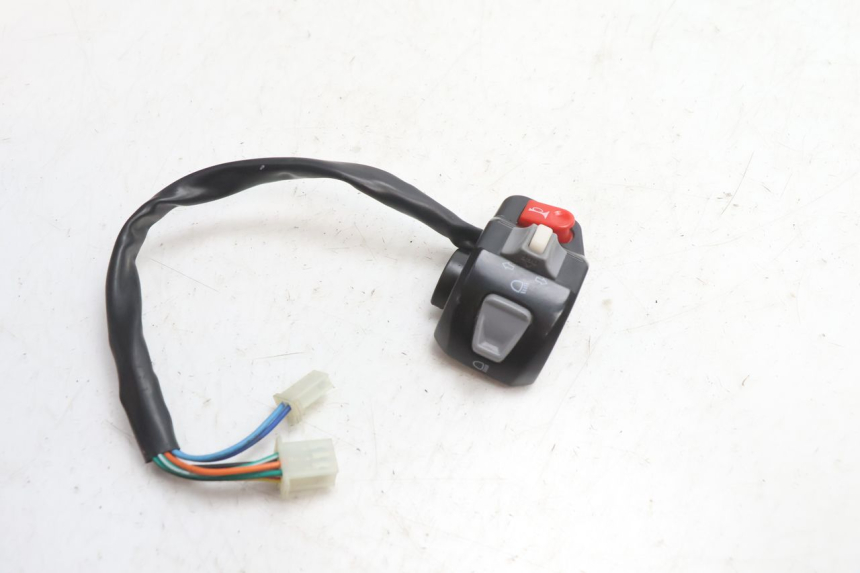 photo de INTERRUPTOR DE LUCES IZQUIERDO TNT MOTOR ROMA 10' 4T 50 (2007 - 2018) - Zoom estado de uso