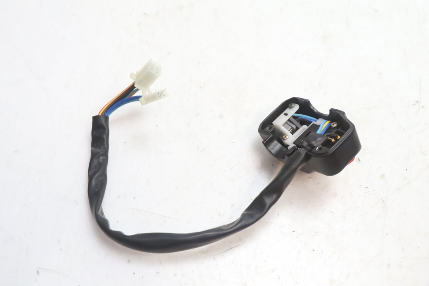 photo de INTERRUPTOR DE LUCES IZQUIERDO TNT MOTOR ROMA 10' 4T 50 (2007 - 2018) - Primer plano técnico