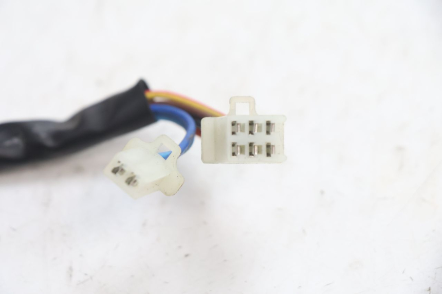 photo de INTERRUPTOR DE LUCES IZQUIERDO TNT MOTOR ROMA 10' 4T 50 (2007 - 2018) - Detalles de los puntos de fijación