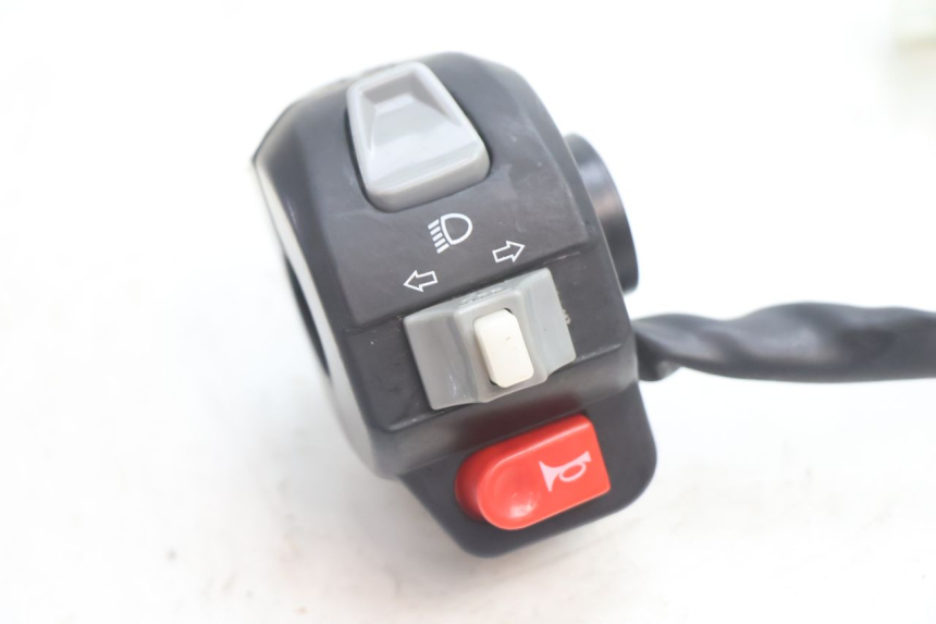photo de CONMUTADOR IZQUIERDA TNT MOTOR ROMA 12' 2T 50 (2007 - 2018) - Detalle de la pieza