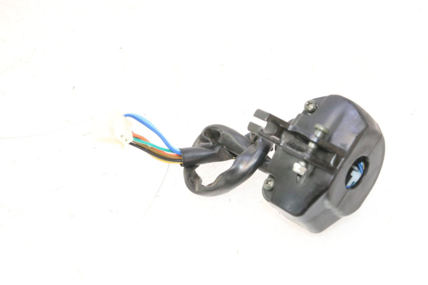 photo de CONMUTADOR IZQUIERDA TNT MOTOR ROMA 12' 2T 50 (2007 - 2018) - Recambio usado revisado