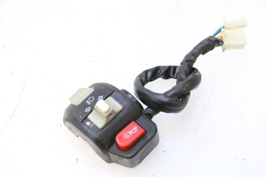 photo de INTERRUPTOR DE LUCES IZQUIERDO KEEWAY RY6 2T 50 (2011 - 2019) - Detalles de los puntos de fijación