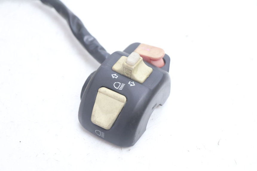 photo de INTERRUPTOR DE LUCES IZQUIERDO KEEWAY RY6 2T 50 (2011 - 2019) - Otra perspectiva