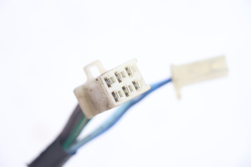 photo de INTERRUPTOR DE LUCES IZQUIERDO KEEWAY RY6 2T 50 (2011 - 2019) - Detalles de los puntos de fijación