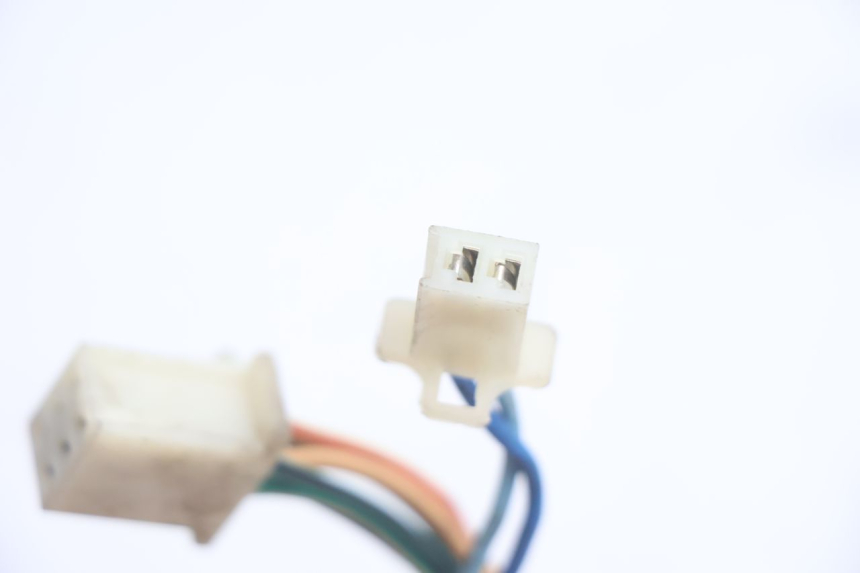 photo de INTERRUPTOR DE LUCES IZQUIERDO KEEWAY RY6 2T 50 (2011 - 2019) - Estado de la superficie y material