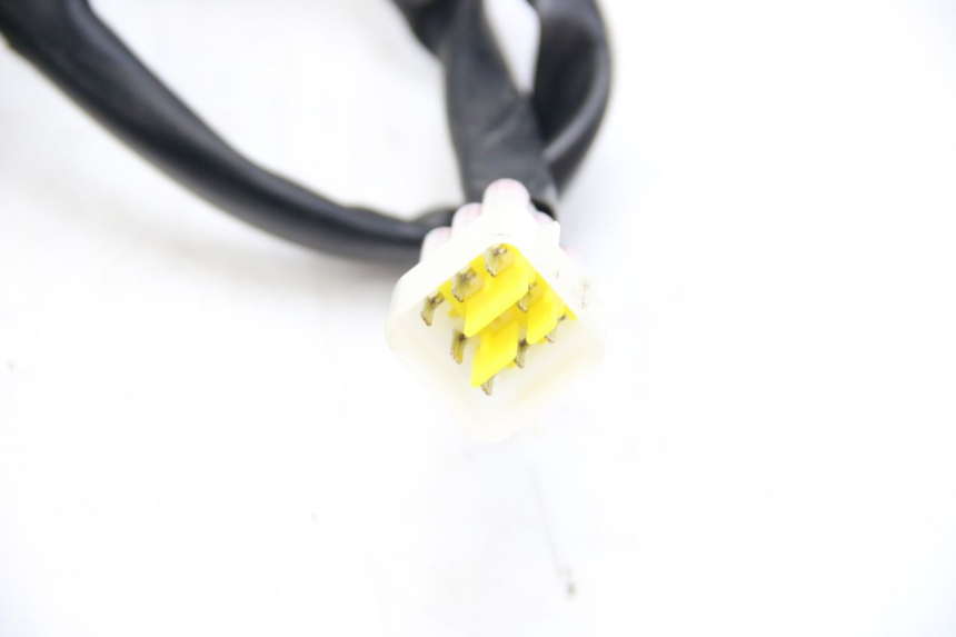 photo de INTERRUPTOR DE LUCES IZQUIERDO LVNENG S5 1 (2019 - 2023) - Estado de la superficie y material