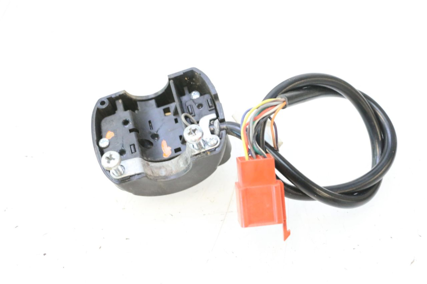 photo de CONMUTADOR IZQUIERDA BAIKU SAKURA 1 (2021 - 2025) - Zoom estado de uso