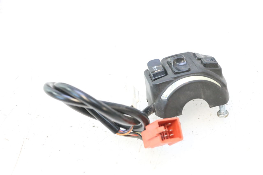 photo de CONMUTADOR IZQUIERDA BAIKU SAKURA 1 (2021 - 2025) - Primer plano técnico