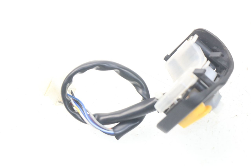 photo de INTERRUPTOR DE LUCES IZQUIERDO JM MOTORS SANTANA 50 (2014 - 2023) - Otra perspectiva