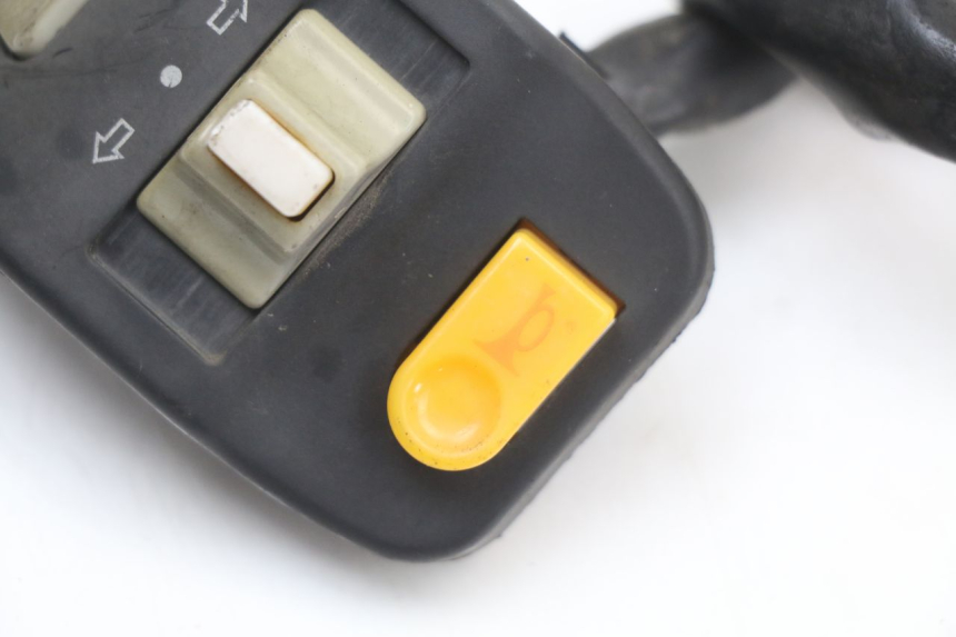 photo de INTERRUPTOR DE LUCES IZQUIERDO JM MOTORS SANTANA 50 (2014 - 2023) - Otra perspectiva