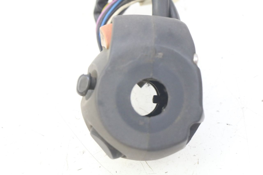 photo de INTERRUPTOR DE LUCES IZQUIERDO PEUGEOT SATELIS COMPRESSOR K15 125 (2006 - 2009) - Detalle de la pieza
