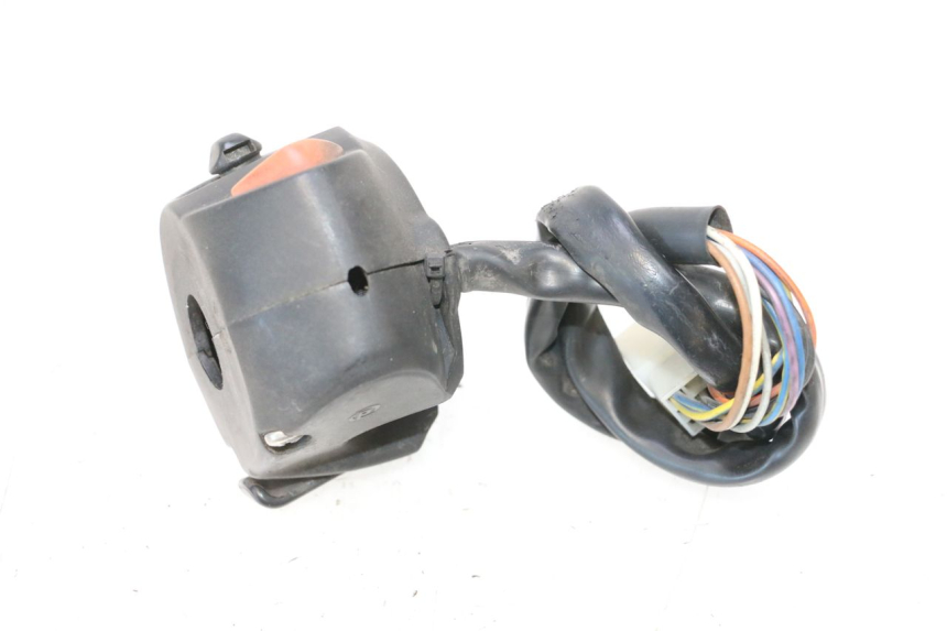 photo de INTERRUPTOR DE LUCES IZQUIERDO PEUGEOT SATELIS COMPRESSOR K15 125 (2006 - 2009) - Detalle de la pieza