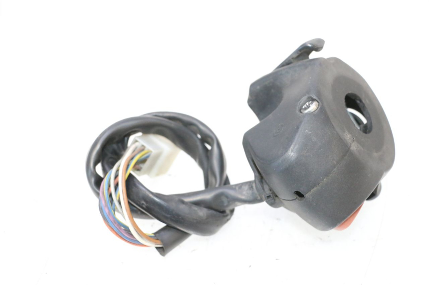 photo de INTERRUPTOR DE LUCES IZQUIERDO PEUGEOT SATELIS COMPRESSOR K15 125 (2006 - 2009) - Otra perspectiva