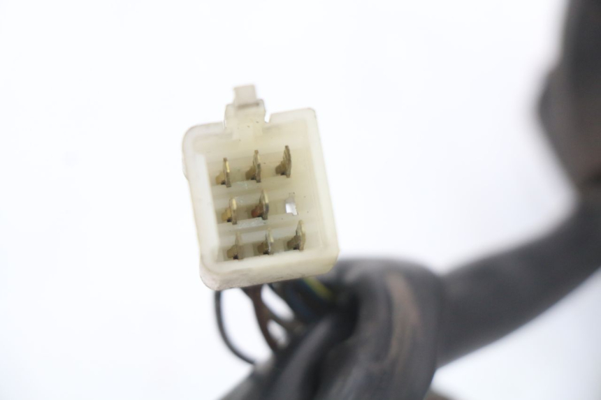 photo de INTERRUPTOR DE LUCES IZQUIERDO PEUGEOT SATELIS 125 (2010 - 2012) - Primer plano técnico