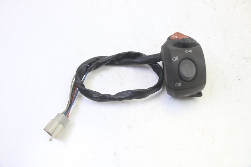 photo de INTERRUPTOR DE LUCES IZQUIERDO PEUGEOT SATELIS 125 (2006 - 2009) - Zoom estado de uso