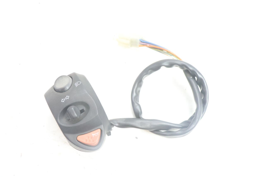 photo de INTERRUPTOR DE LUCES IZQUIERDO PEUGEOT SATELIS 125 (2006 - 2009) - Vista principal