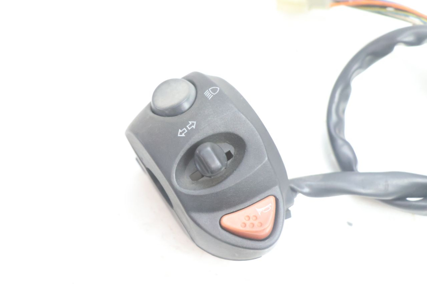 photo de INTERRUPTOR DE LUCES IZQUIERDO PEUGEOT SATELIS 125 (2006 - 2009) - Detalle de la pieza