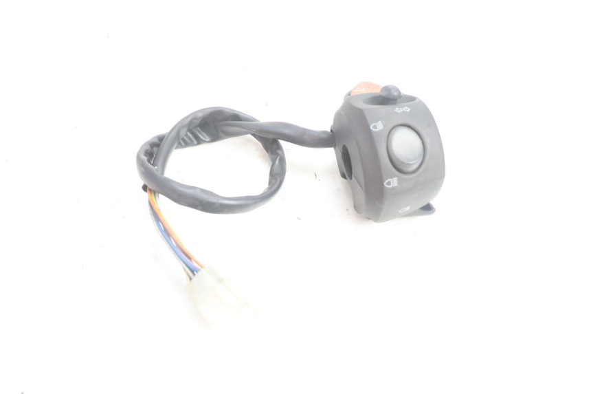 photo de INTERRUPTOR DE LUCES IZQUIERDO PEUGEOT SATELIS 125 (2006 - 2009) - Zoom estado de uso