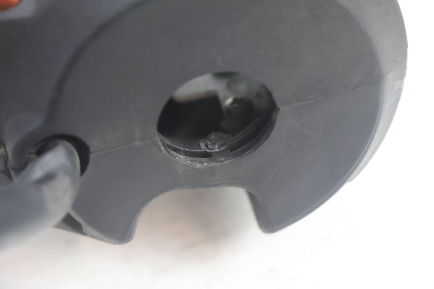 photo de INTERRUPTOR DE LUCES IZQUIERDO PEUGEOT SATELIS 125 (2006 - 2009) - Detalles de los puntos de fijación