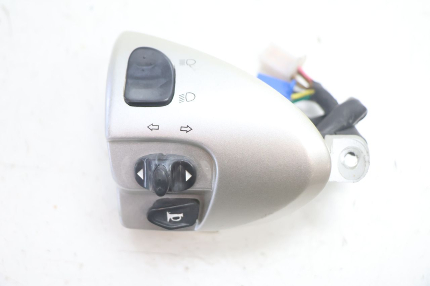 photo de CONMUTADOR IZQUIERDA FYM SCOOTERONE 125 (2006 - 2008) - Vista principal