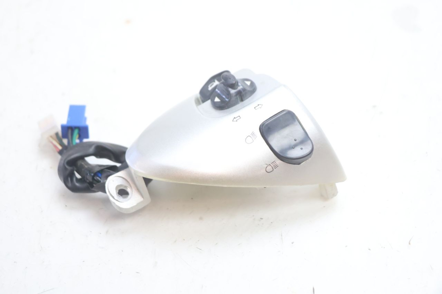 photo de CONMUTADOR IZQUIERDA FYM SCOOTERONE 125 (2006 - 2008) - Otra perspectiva