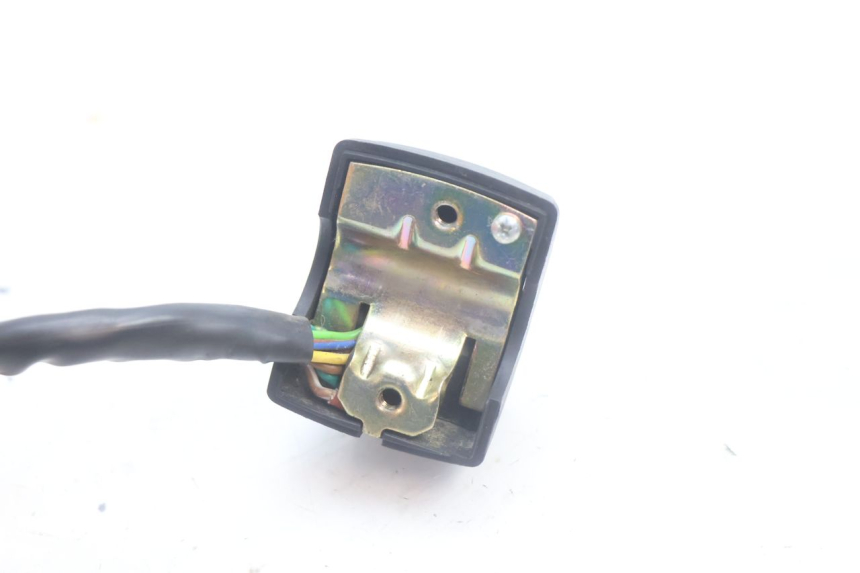 photo de CONMUTADOR IZQUIERDA YAMAHA SLIDER 50 (1999 - 2004) - Primer plano técnico