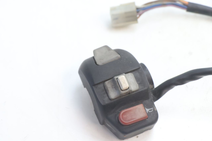 photo de INTERRUPTOR DE LUCES IZQUIERDO PEUGEOT SPEEDFIGHT LC 50 (1996 - 2002) - Detalle de la pieza