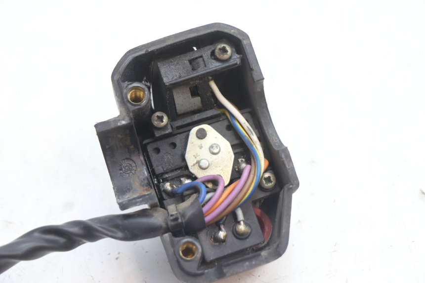 photo de INTERRUPTOR DE LUCES IZQUIERDO PEUGEOT SPEEDFIGHT LC 50 (1996 - 2002) - Vista general del producto