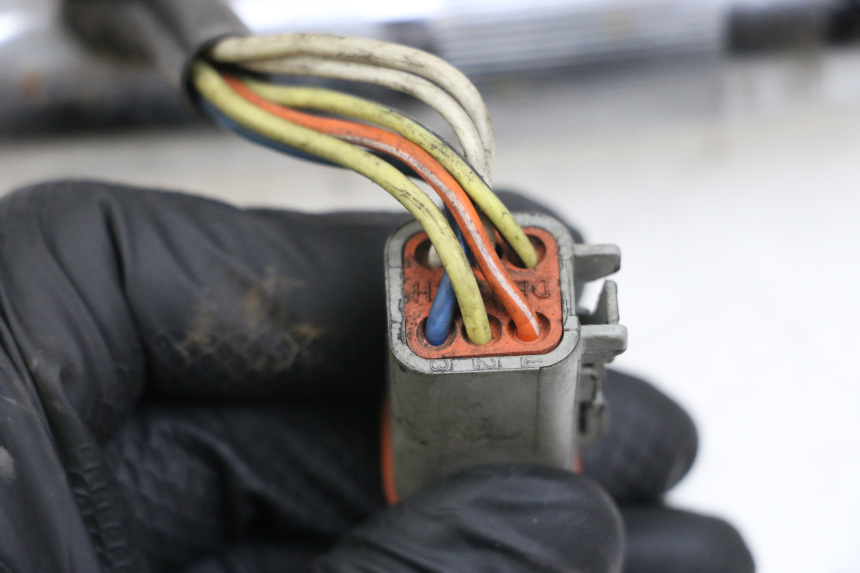 photo de CONMUTADOR IZQUIERDA HARLEY DAVIDSON SPORTSTER XL CUSTOM 1200 (2003 - 2004) - Primer plano de alta resolución