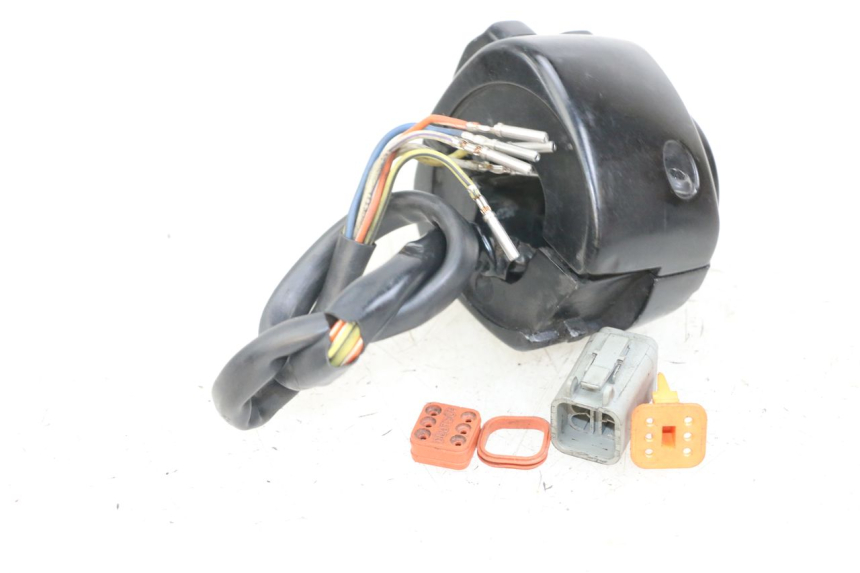 photo de CONMUTADOR IZQUIERDA HARLEY DAVIDSON SPORTSTER XL CUSTOM 1200 (2003 - 2004) - Primer plano técnico