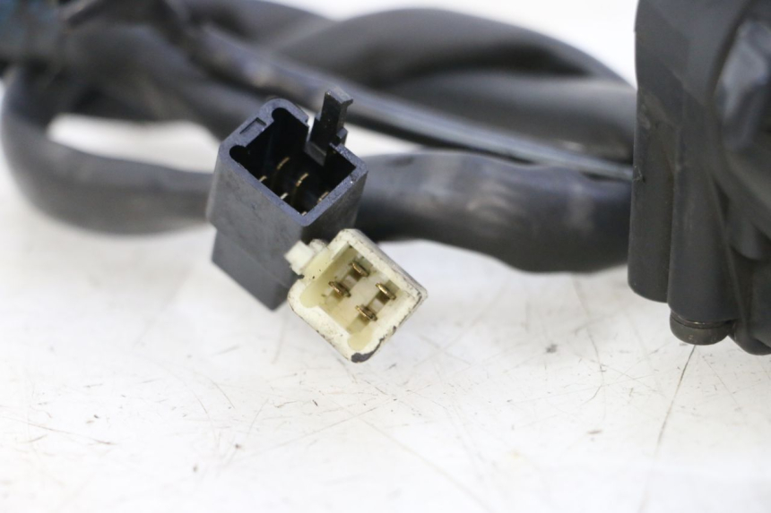 photo de CONMUTADOR IZQUIERDA HONDA ST PAN EUROPEAN 1300 (2002 - 2013) - Primer plano técnico