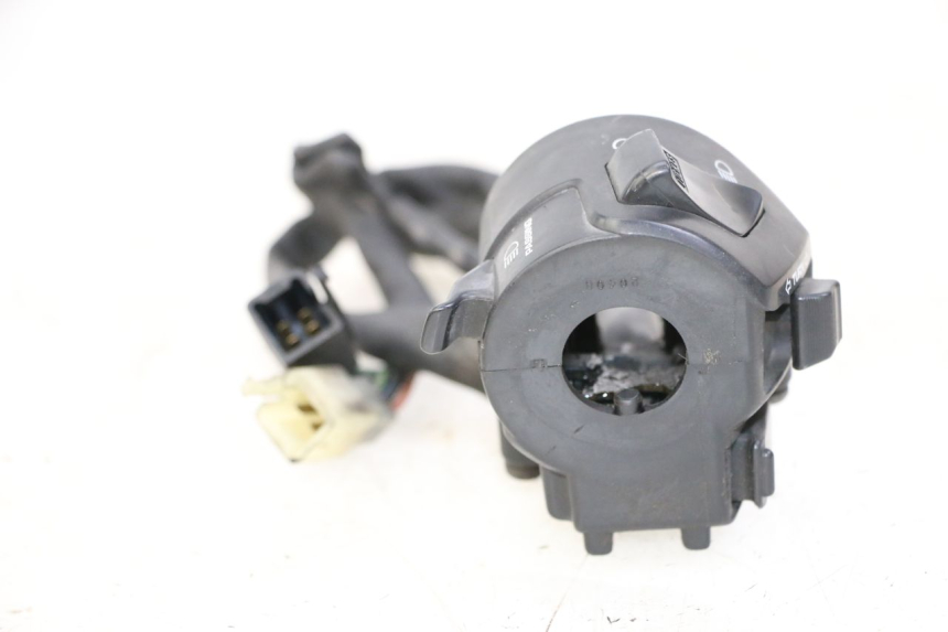 photo de CONMUTADOR IZQUIERDA HONDA ST PAN EUROPEAN 1300 (2002 - 2013) - Detalles de los puntos de fijación