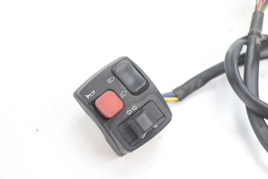 photo de INTERRUPTOR DE LUCES IZQUIERDO MBK STUNT NAKED 50 (2004 - 2018) - Detalle de la pieza