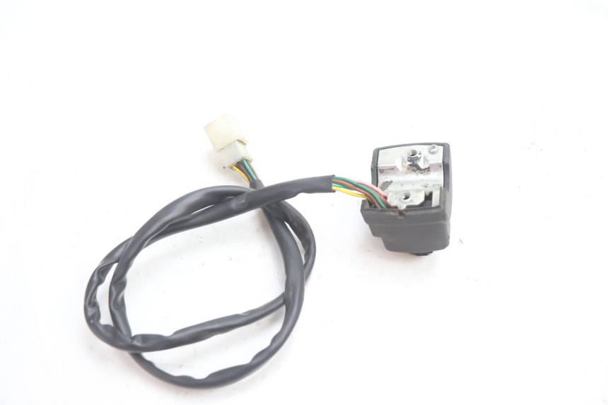 photo de INTERRUPTOR DE LUCES IZQUIERDO MBK STUNT NAKED 50 (2004 - 2018) - Primer plano técnico