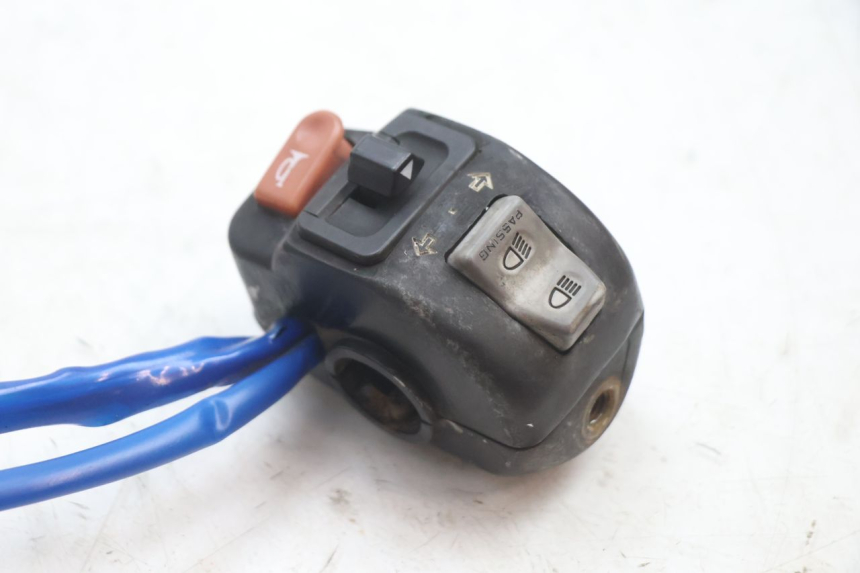 photo de CONMUTADOR IZQUIERDA KYMCO SUPER 8 2T 50 (2007 - 2013) - Primer plano técnico